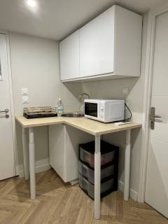 images/KITCHENETTE.jpg